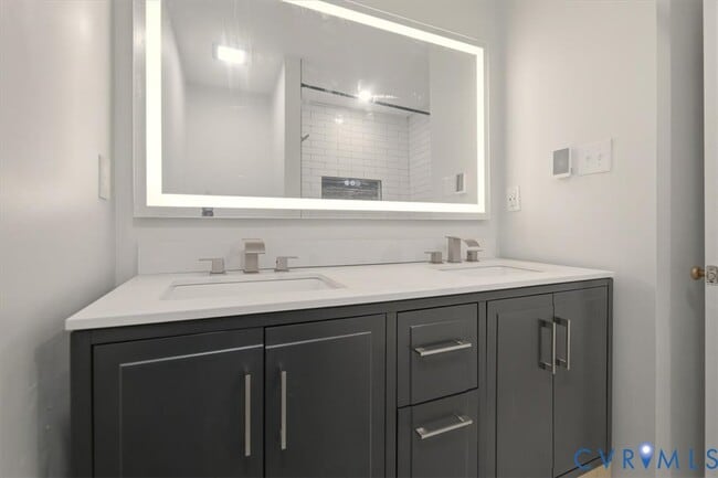 Building Photo - 5600 Woods Walk Rd