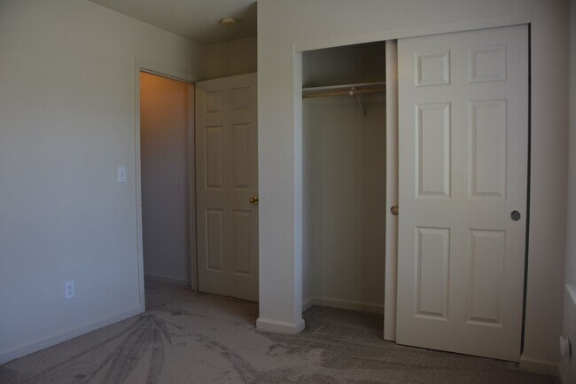 Building Photo - 5163 Tehachapi Way