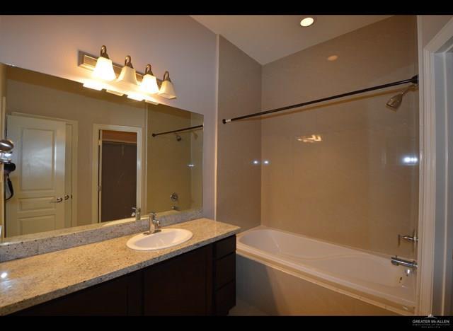 Building Photo - 2705 Mimosa Dr