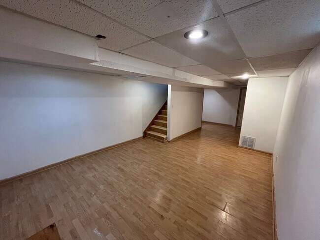 Building Photo - 133-135-135 Moxon St