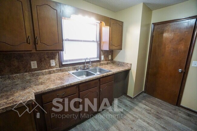 Building Photo - 725 Eastern Manor Ln