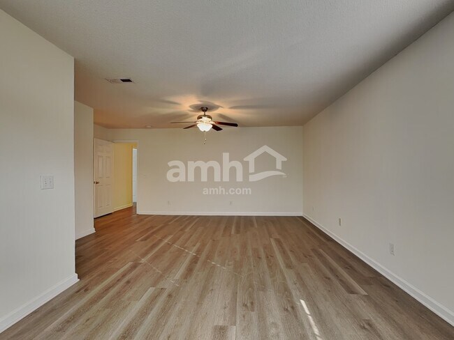 Building Photo - 532 Osborne Rd