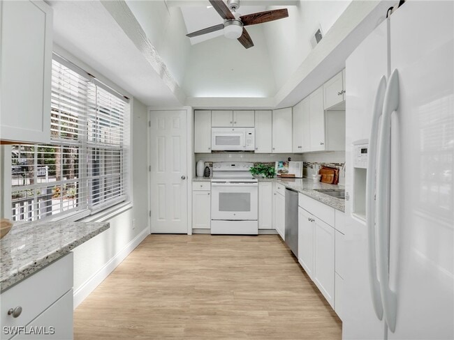 Building Photo - 1492 La Petite Ln