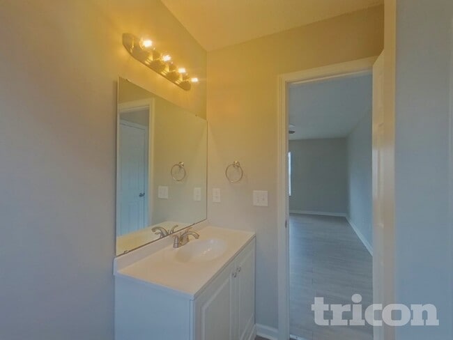 Building Photo - 175 Cascade Dr