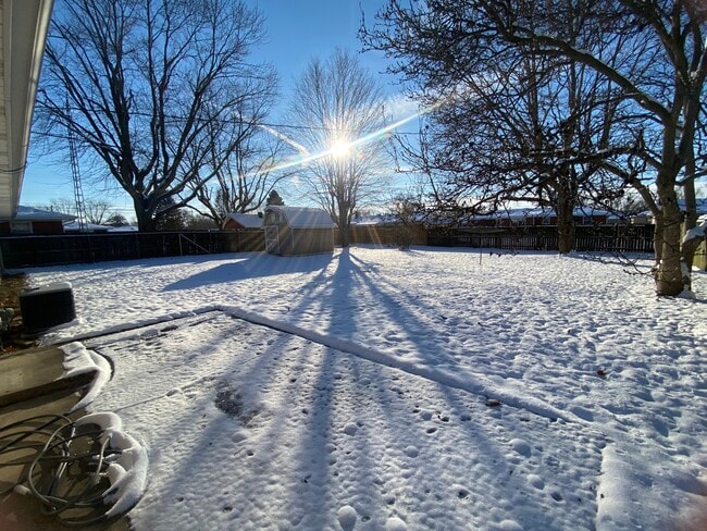 Building Photo - 809 Greenfield Dr