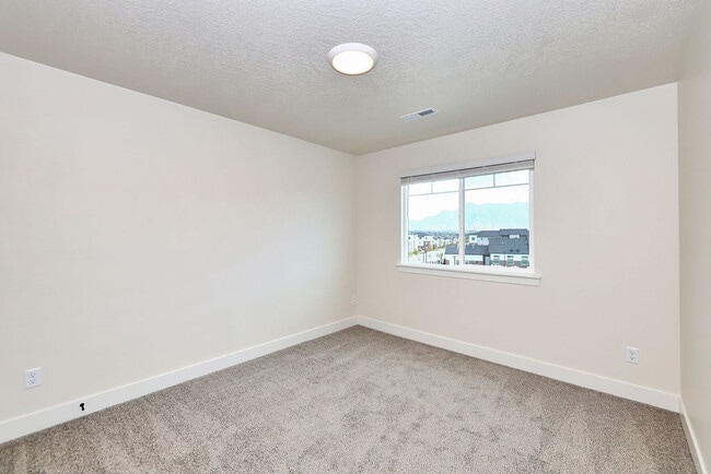 Building Photo - 1377 N Sage Dr
