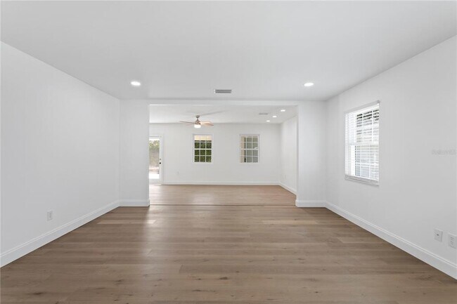 Building Photo - 4704 W Brookwood Dr