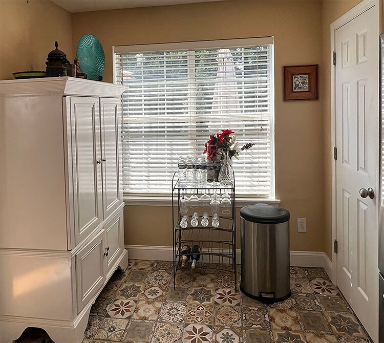 kitchen - 1009 Crest Ridge Pl SW