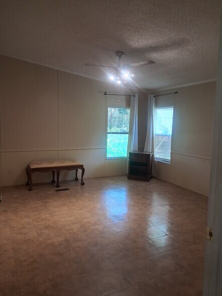 Master bedroom - 11900 SW 121st Ave