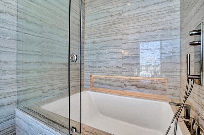 Building Photo - 18975 Collins Ave