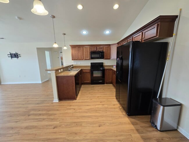 Building Photo - 1328 Valor Rd