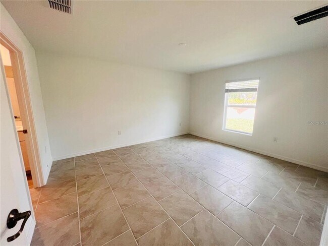 Building Photo - 100 Oakwood Ct