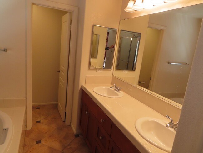 Building Photo - 3125 Harbor Ridge Ln
