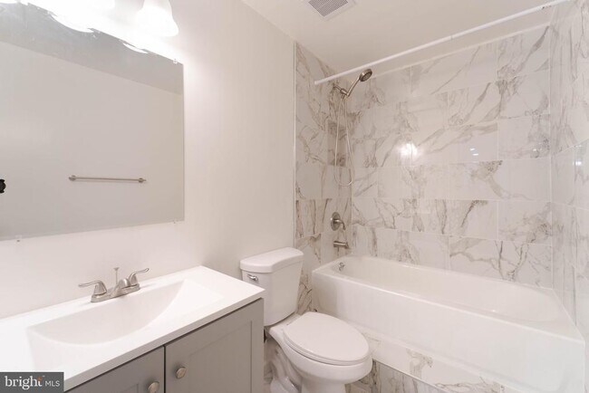 Building Photo - 3244 Titanic Dr