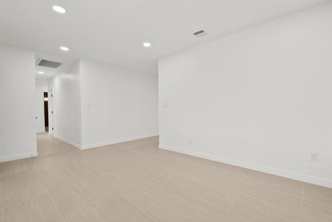 Building Photo - 10144 Gaviota Ave