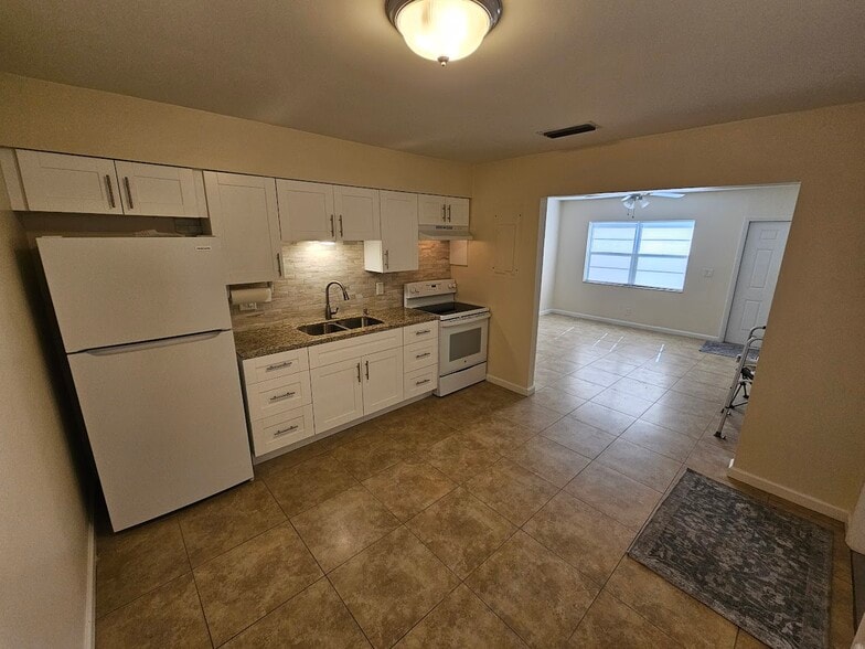 Building Photo - 218 SW 14th St