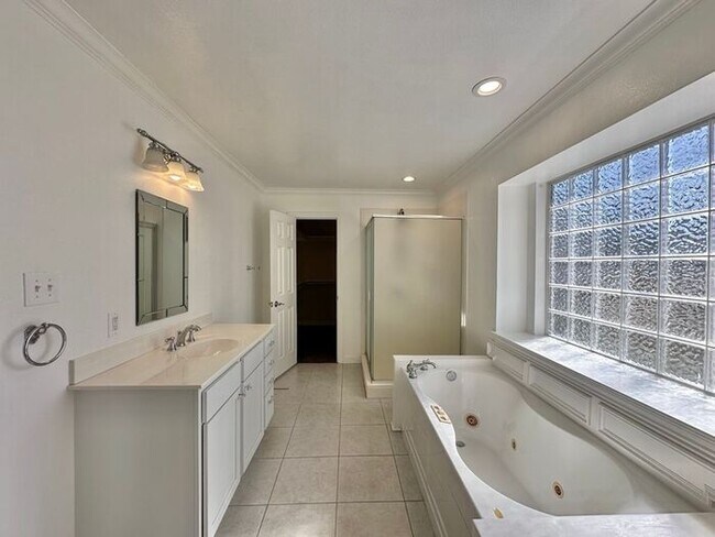 Building Photo - Tour Today! 3/2/2 On 1 Acre in Brownsboro!