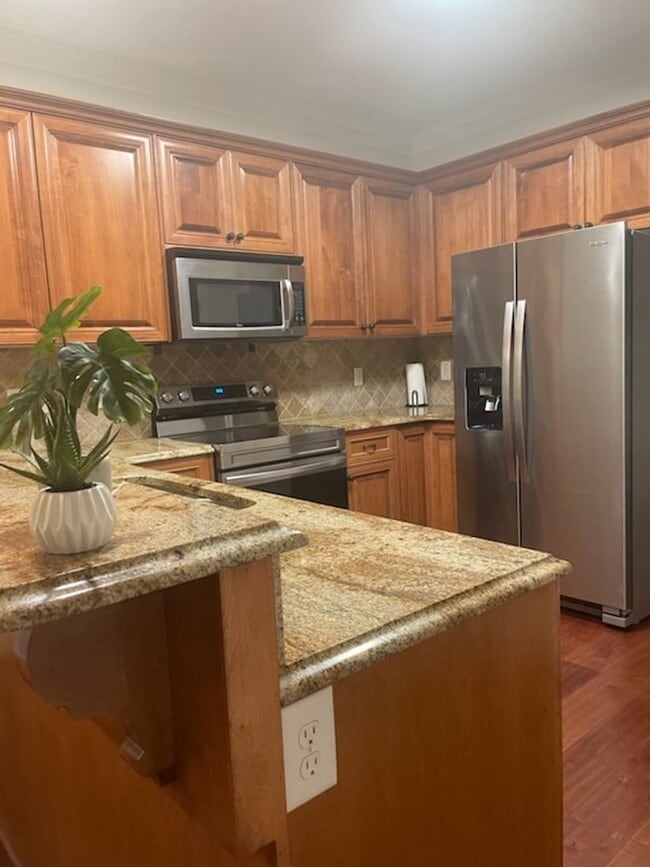 Building Photo - GORGEOUS EXECUTIVE TOWNHOME IN GATED COMMU...
