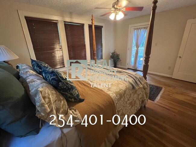 Building Photo - COMING SOON!!  This charming bungalow-styl...