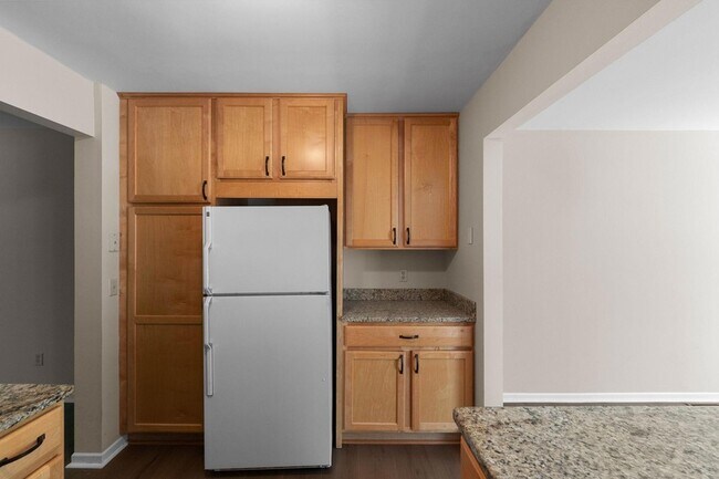 Building Photo - 304 Pondridge Cir