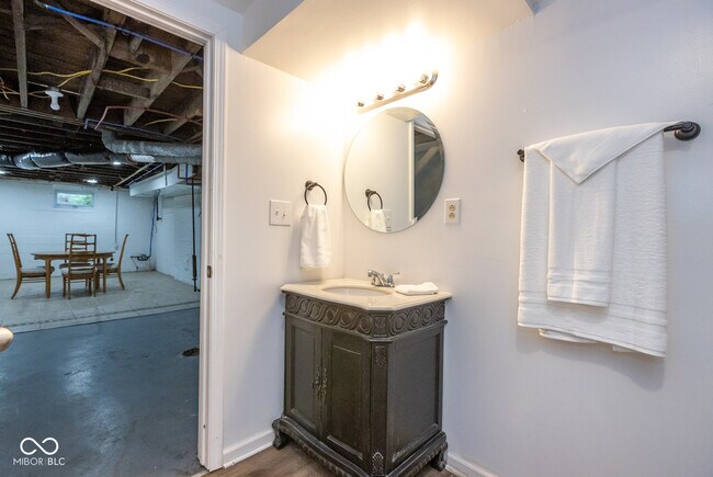 Building Photo - 3605 Hemlock Ave