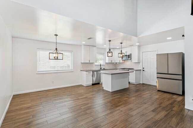 Building Photo - 470 Brian Cir