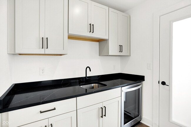 Building Photo - 1303 Deloss St