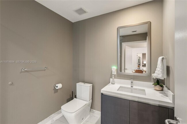 Building Photo - 851 NE 1st Ave