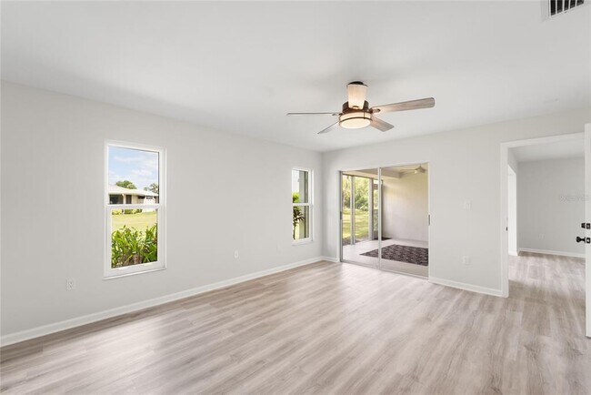 Building Photo - 5689 Evergreen Dr