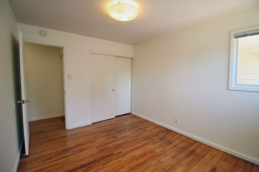 Building Photo - 2208-2208 NE 80th Ave
