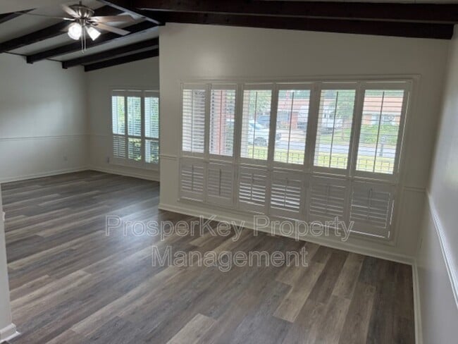 Building Photo - 2918 Emory St