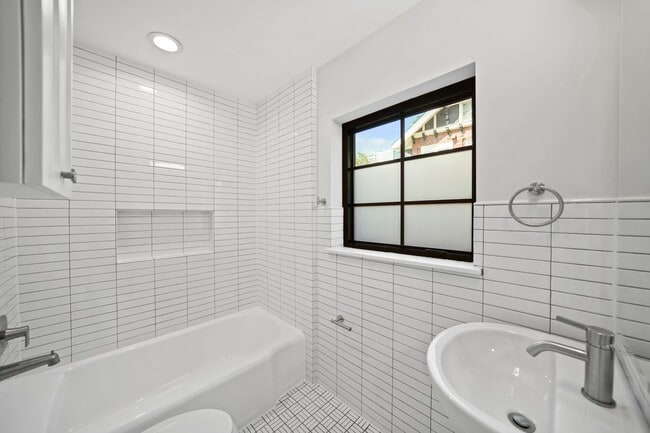 Building Photo - 520 Lovett Blvd