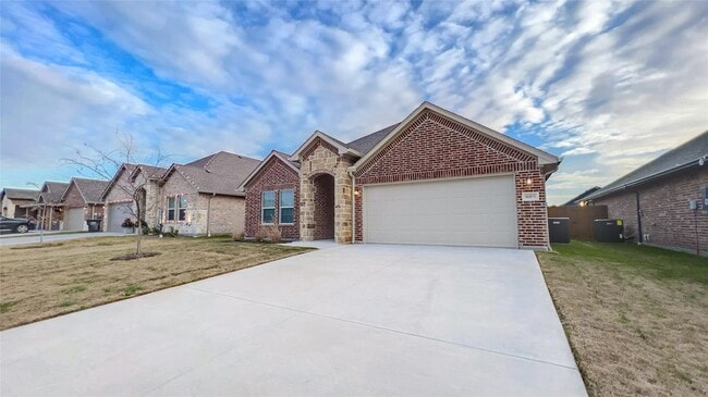 Building Photo - 805 Tippit Ln