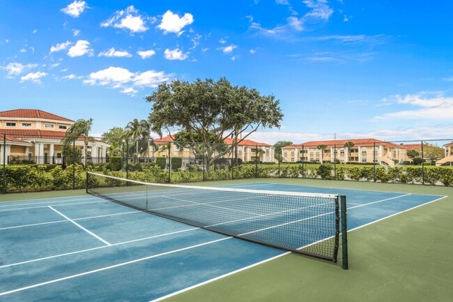 Building Photo - Beautiful furnished 2/2 unit becoming avai...