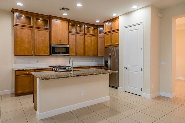 Building Photo - 15323 Goldfinch Cir