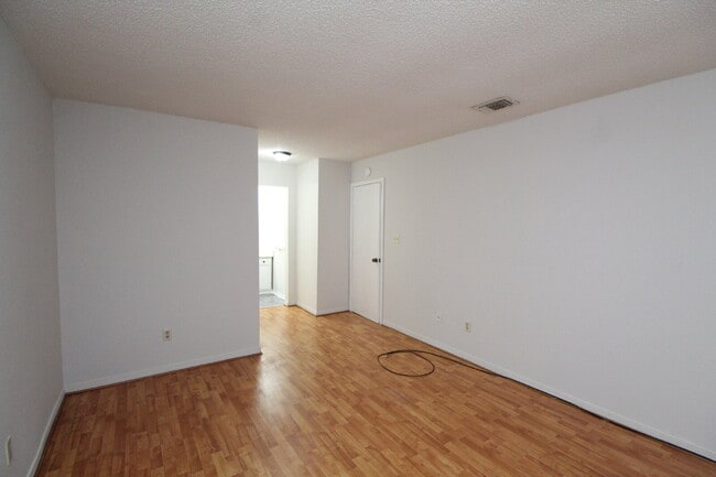 Building Photo - Move-In Ready! Updated 2BR/2BA in NE Pensa...