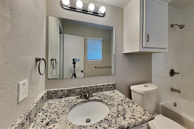 Building Photo - 3119 Park Garden Dr