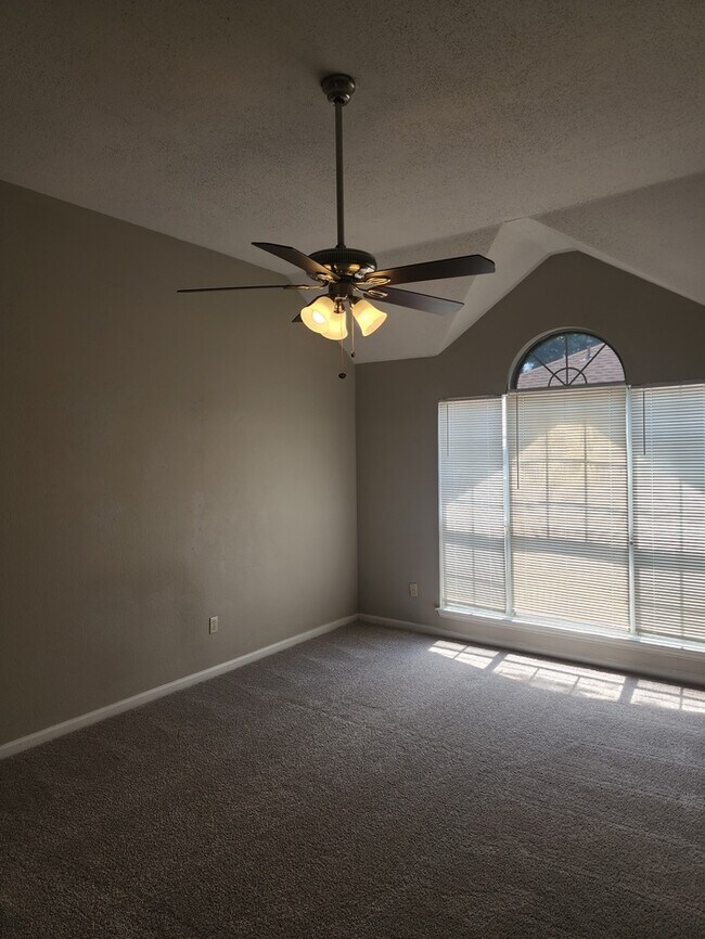 Building Photo - 700 Cross Ridge Ct