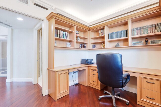 Building Photo - 3630 Gardens Pkwy
