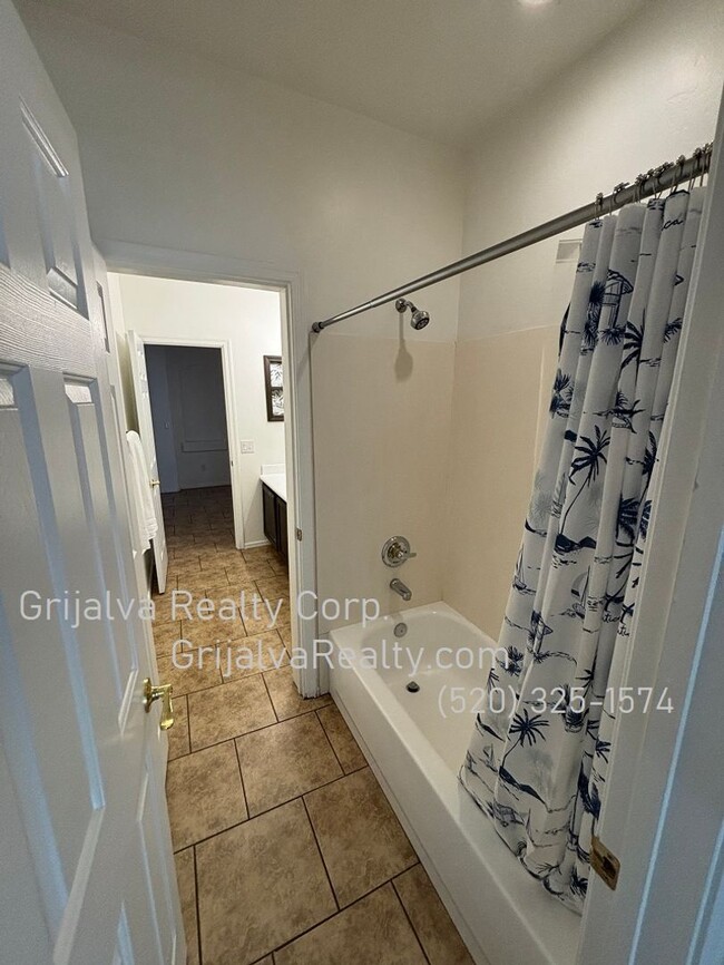Building Photo - Charming 4-Bedroom, 2 Bath Rancho Sahuarit...