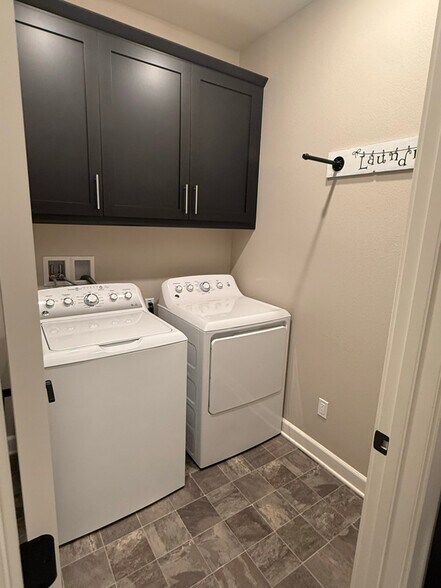 Building Photo - 1118 Delpy View Point