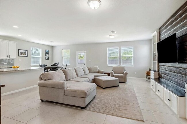 Building Photo - 112 Silver Springs Bend