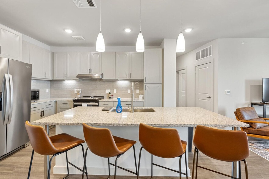 Building Photo - 5820 1/2 Cameron Road-SI FL4-ID1303394P