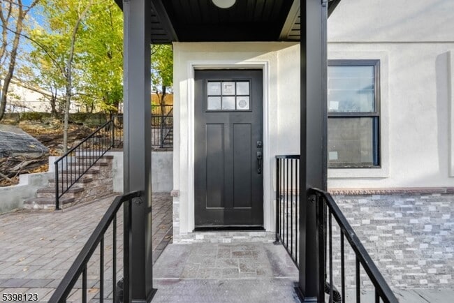 Building Photo - 169 New St