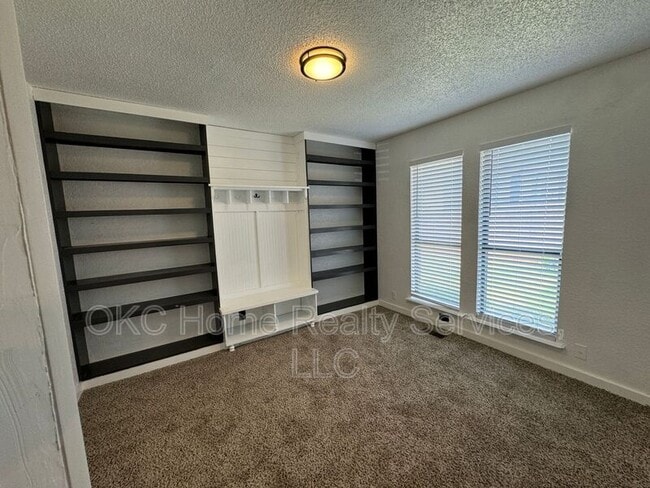 Building Photo - 2501 Kathy Ct