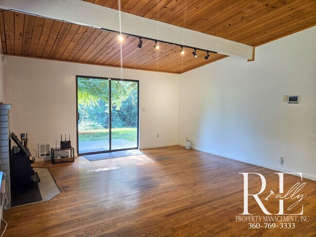 Building Photo - Spacious Port Orchard Home with Acreage, H...