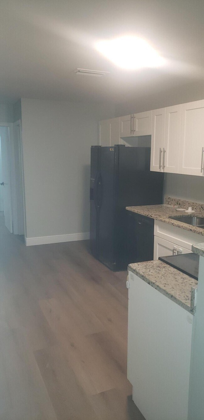 Building Photo - 4444 Golfers Dr W