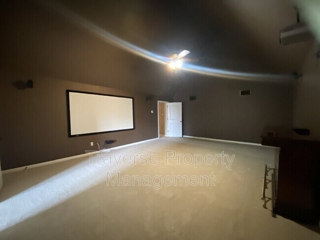 Building Photo - 129 Acorn Ln