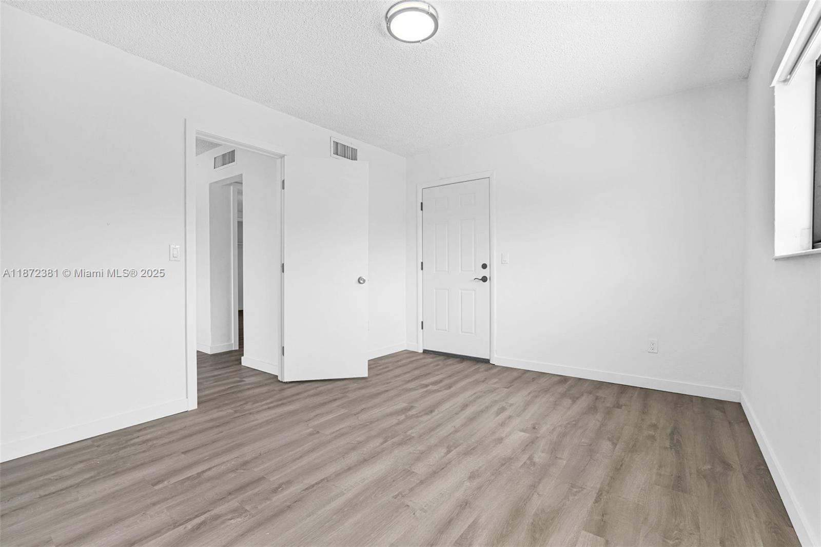 Building Photo - 13090 Griffing Blvd