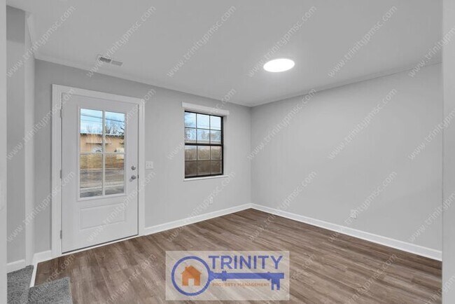 Building Photo - Coming Soon! Newly updated and spacious!